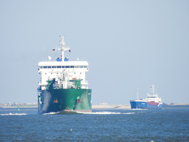 Schiffe gucken in Cuxhaven Altenbruch
