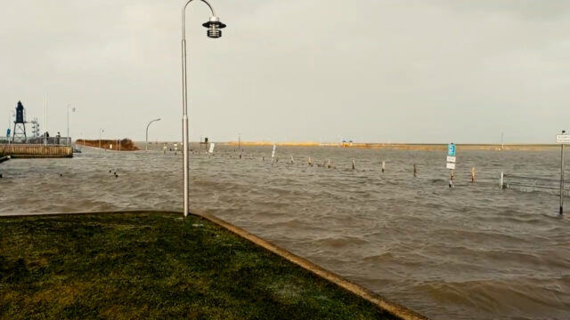 Badestrand Dorum-Neufeld - Campingplatz unter Wasser