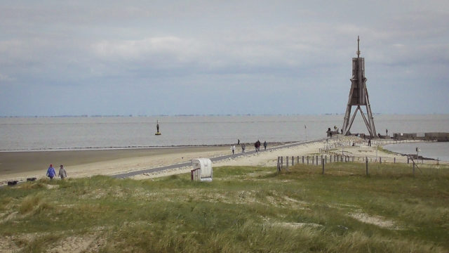 Der erste Strandkorb steht schon in Cuxhaven Döse.