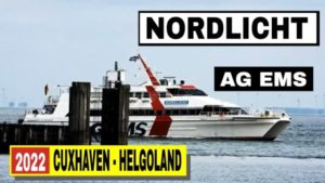 Der Katamaran Nordlicht AG EMS passiert den Fährhafen in Cuxhaven